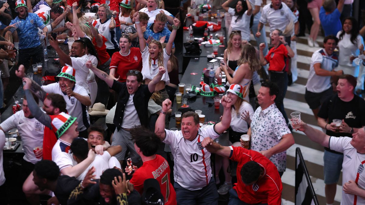 England vs Mexico pub opening rules tonight as World Cup match kicks off at 1am: England face Mexico in the last 16 of the World Cup on Sunday evening local time, but the game will kick off at 1am on Monday morning for those in the UK #WorldCup #EnglandVsMexico #Football #PubOpening #Matchday 1 db005cca09202310b0db088cf20a07b482940541