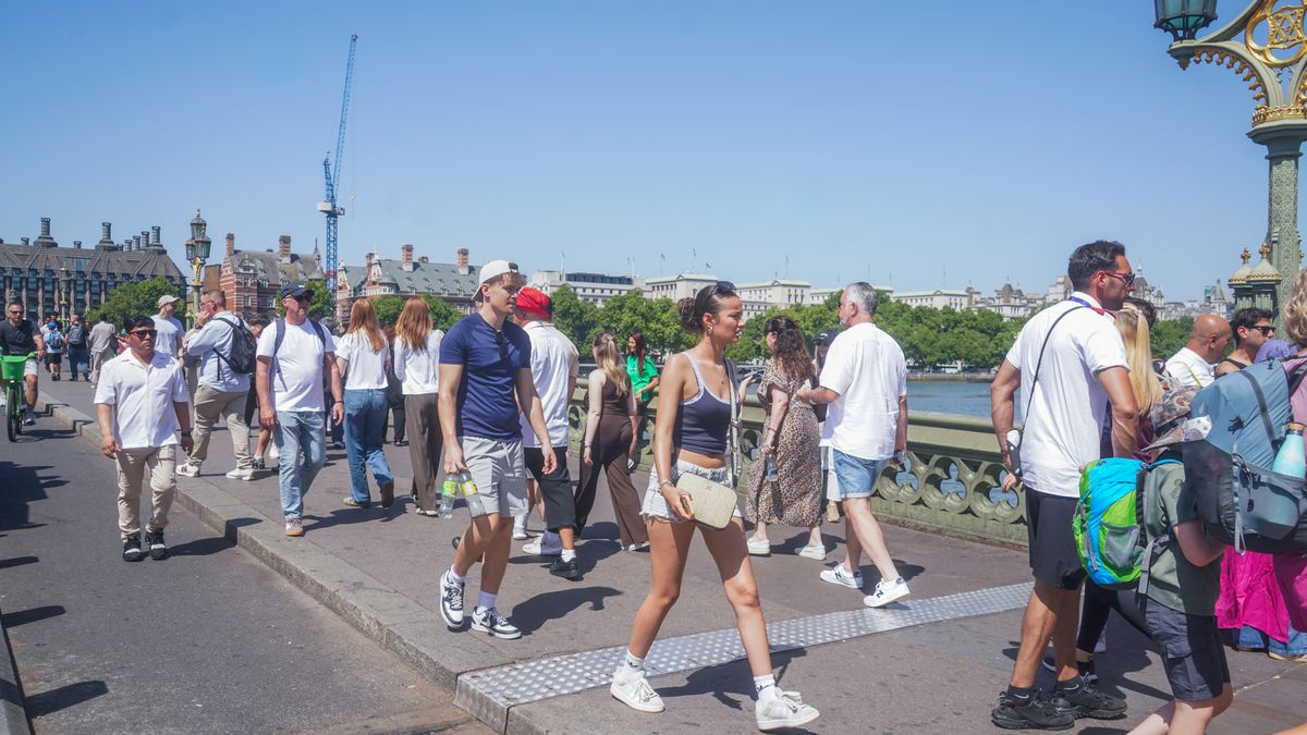 UK weather maps show 35C in days as 38 counties set for scorching 30C or above: Weather maps show 38 counties could see temperatures of 30C or above on Saturday as the Met Office warns another heatwave is set to sweep across the country next week #UKWeather #Heatwave #WeatherUpdate #MetOffice #Summer2023 1 dc21f5ecbdbd330f75919faeb2ede8a55c81cfb5