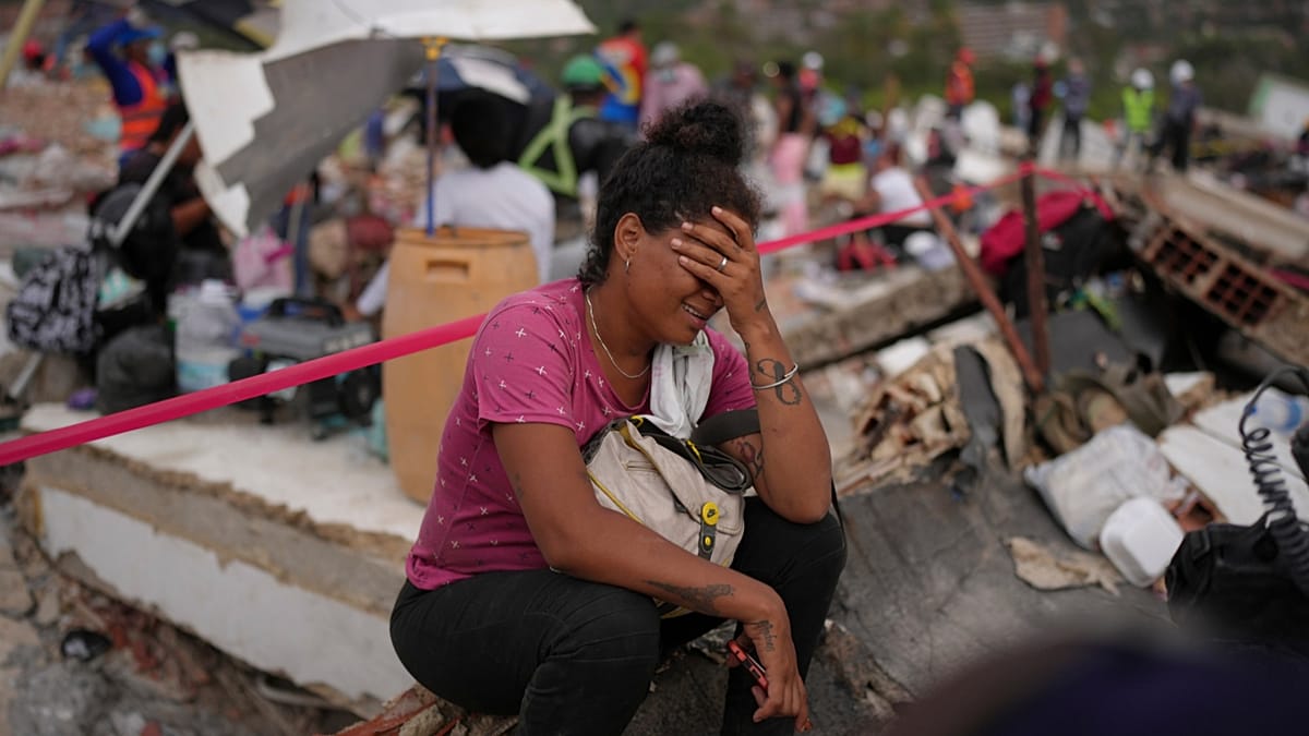 Venezuela's death toll at least 2,295 as medical crisis widens: Doctors fear a severe medical crisis in Venezuela following the 24 June earthquakes that killed 2,295 and injured more than 11,000. Thousands of displaced survivors are living in crowded shelters without clean water. #Venezuela #CrisisSanitaria #TierraDeGracia #Temblores #Emergencia 1 df0d43ef7b83ce3503c13d0e7cfa0f14a7efaa93