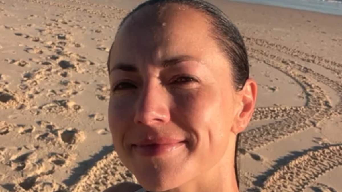 Young Aussie reveals why she took a $100,000 pay cut and ditched a very enviable job to live in a sharehouse and serve food at a restaurant: Sarame Cornish, 33, worked as a project manager and claimed it was a huge achievement as she became the first person in her family to earn so much money. #Aussie #CareerChange #WorkLifeBalance #JobSatisfaction #LifeChoices 1 e1615af9293abf4d87223992b94cdc0f7768f779