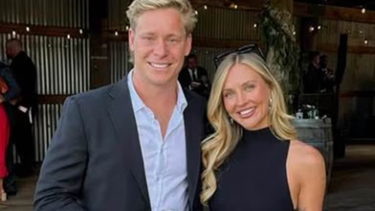 What the Sydney Swans strippers were paid to do, the 'cut-price' lap dance deal and the half-naked hallway drama that sparked panic: The untold story of the AFL hotel incident 1 000edd7c3182d87c37e26c9f879975a24fee193041b703a5aeea4efacf1e69dc