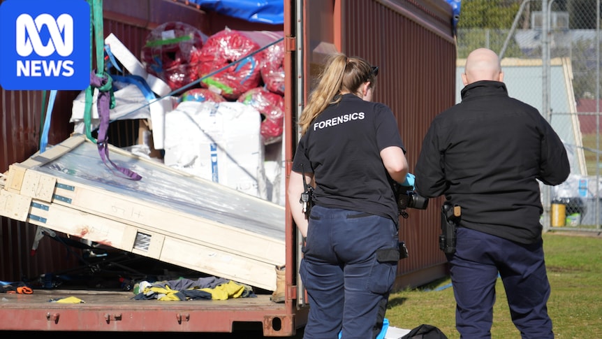 Man critical after glass panel falls on workers near Albury 1 03aa80fa9eece93a91c686bfe7c1c08409883ff9a0be329228ef20192fc765c3