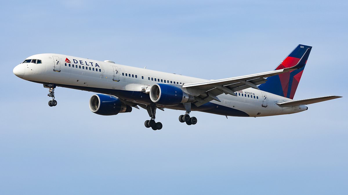 Heart-stopping moment Delta pilot tells air traffic control he is sick as packed Boston-bound jet is forced to divert: 'This is the captain. I am the one who is ill' 1 056087f9dd8d38d979898ae7e365e0b800db6fb9b3638a29b44994c5a3792e8a