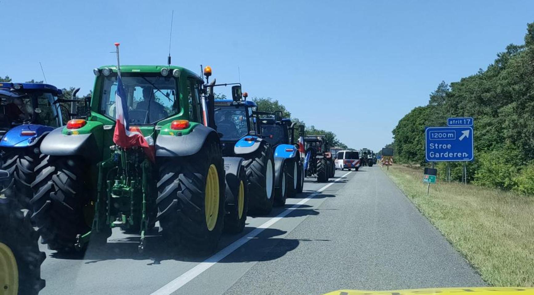 Farmers protest causes traffic jams around Den Bosch; XR wants same lax police treatment 1 06057b843bb0700fe5a5c890ebb2f95c9f7a2ab1b7f4cc542e04129574289274