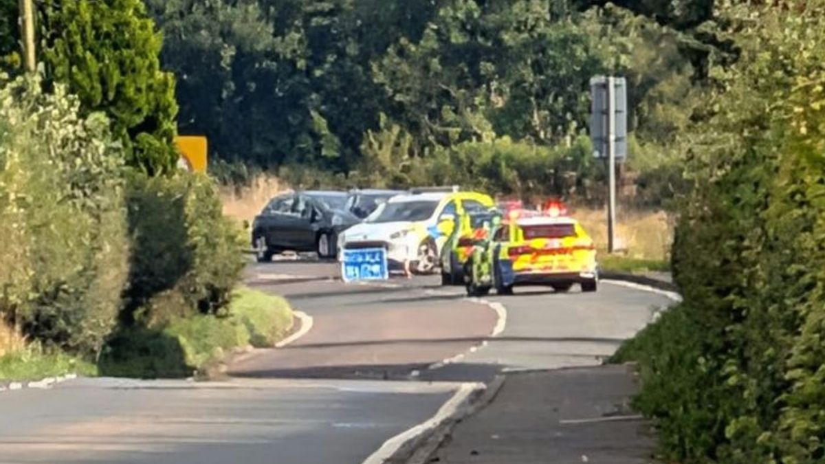 Driver fighting for life after horror crash with police car near Ayrshire village 1 0967d5159bc6545dfcaf24c0e51e45fee3f9d352b82de5dee3bea45cda85280a