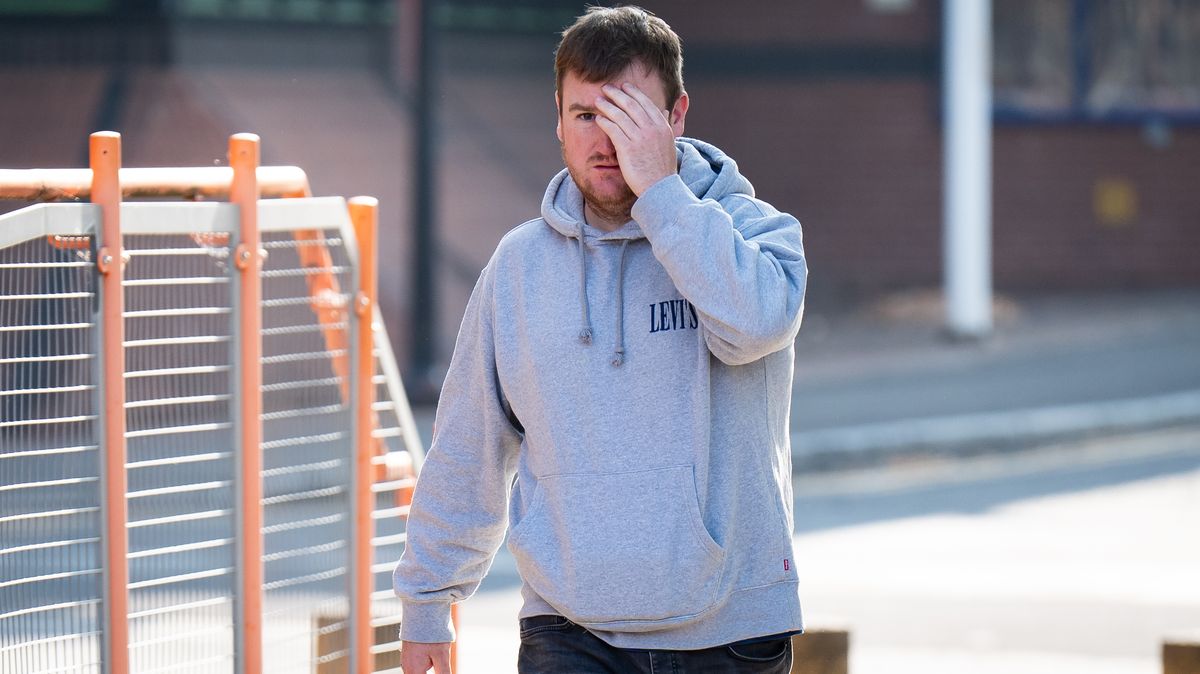 Man fined after drunken plane row to Vegas because he 'couldn't use toilet' 1 0ae629c1d12c553d1e5109a21a6dc1df8b8fcb05ec58d7311607c467aa4538dc