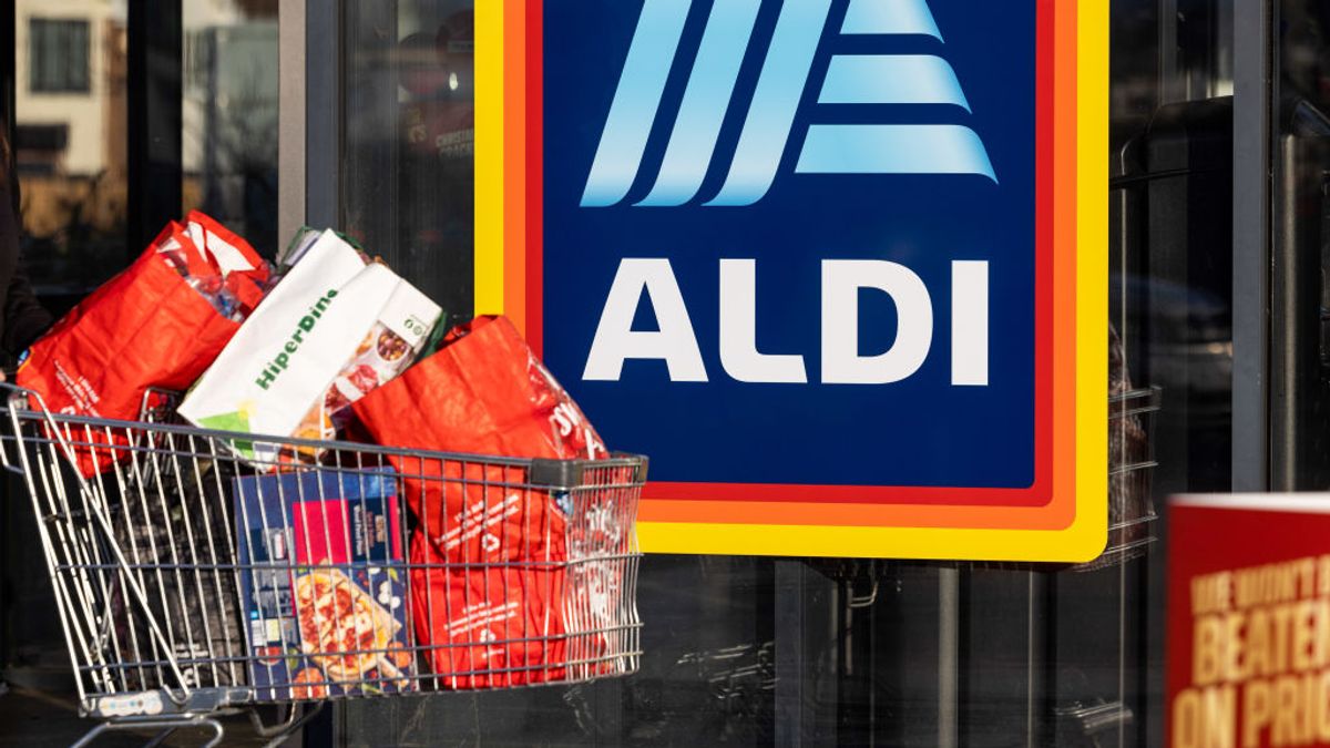 Aldi is changing store opening times to close earlier - full list of locations: The supermarket changed the opening times of 97 branches in July - after already introducing a 9pm close to around 50 branches earlier this year #Aldi #Supermarket #StoreHours #GroceryShopping #RetailNews 1 0d552258f111d3bb24ed6cc97e10a286f3cd4e69