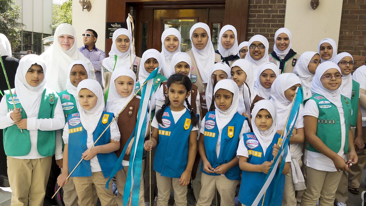 Girl Scouts of the USA responds to backlash over Islamic badges: 'We welcome girls of every faith' 1 12766d4abe515707d2fc2e90807108e2289b5caeb0723c41699fee9538647ca1