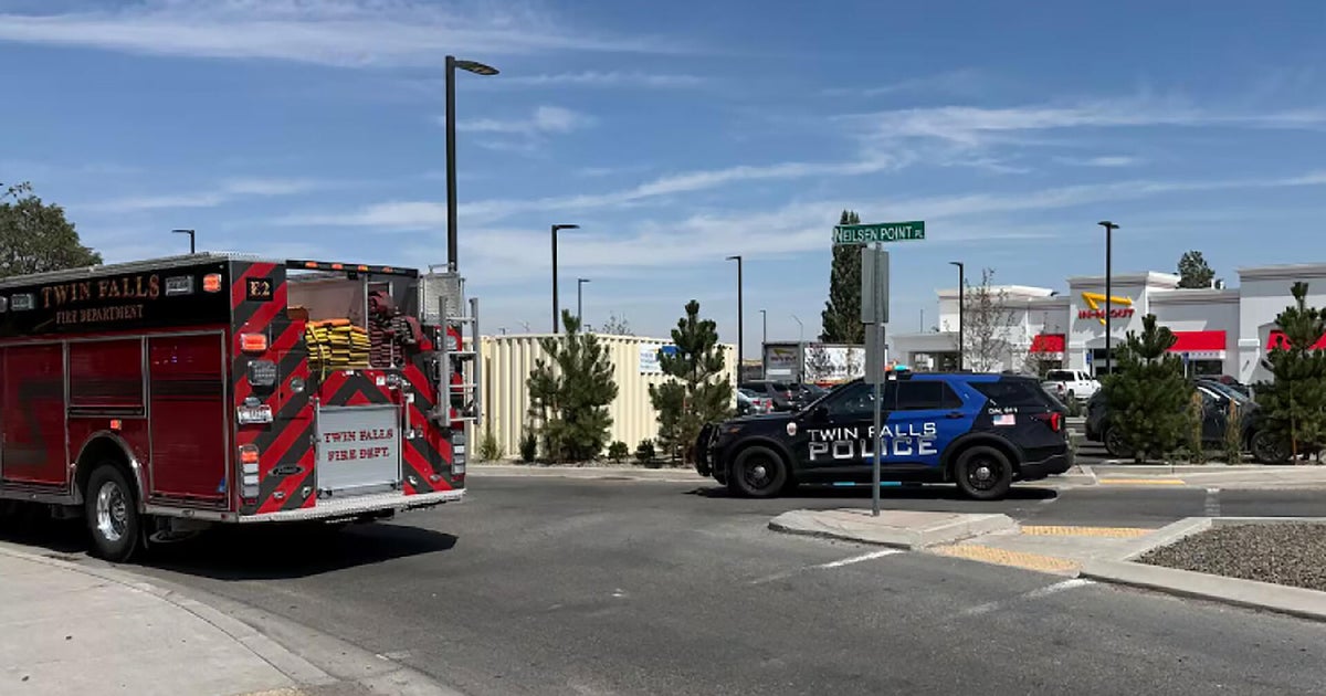 Latest on In-N-Out Idaho shooting that killed 3 as police search for motive: Three people were killed by a 24-year-old gunman at an In-N-Out in Twin Falls, Idaho, on Saturday. Lilia Luciano breaks down what we know. #Idaho #InNOut #Shooting #GunViolence #BreakingNews 1 1bb70c35936c57b2bbbeacc5c515ce37f308c8e2