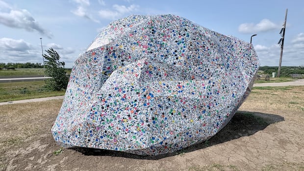 Rock 'n' roil: Some mock, others defend public art project that put 3 plastic boulders around Saskatoon: Modern Erratics, Saskatoon's new $297,490 permanent public art installation, consists of three boulder-sized sculptures made of recycled plastic and placed throughout the city. Reviews are mixed. #PublicArt #Saskatoon #ModernErratics #ArtInstallation #RecycledArt 1 1f84670f1e701a47ef393cc722b0c7f699e7adf5
