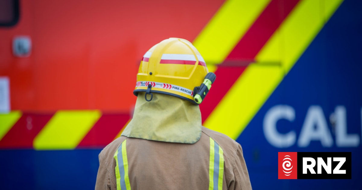 Three workers rescued from roof after winds bring down powerlines in Christchurch 1 21e6c6c5b674a13986ac72404040a4ee5386f2399515afe343bbfcb0d33e3af1