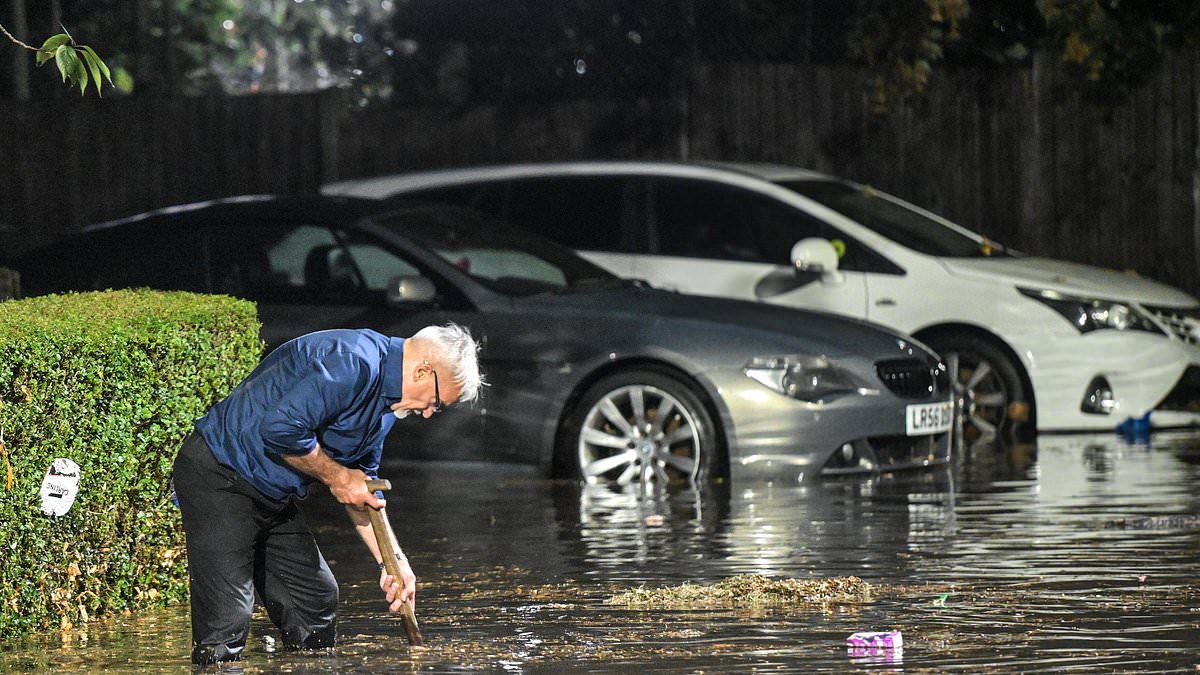 Floods hit UK with lightning, hail and three inches of rain on the way as thunderstorm warnings are issued across England and Wales 1 23f139c6595eb95ea4acb1db991052b3592443509f6677683cc7aa18ffc64af5