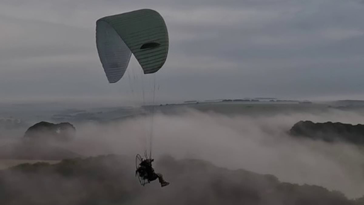 Paras and Royal Marines turn to rucksack-sized paragliders to launch themselves 200 miles into enemy territory 1 29c0a9d4ec849628294d1cf3cdfacf7e616330fdc75666bb494b0a73b855f9ad