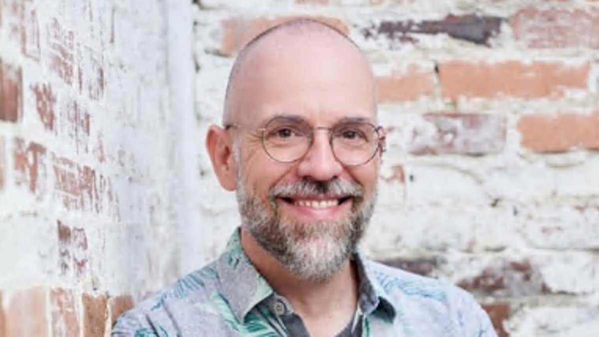 Women's groups plan to protest HSE-backed breastfeeding conference as 'perverse' details of controversial US male lactation expert's previous talks revealed 1 2eba63c1d8399d14591283f2fefaf7146db5058d8b352c56ab36a26f9090d90e
