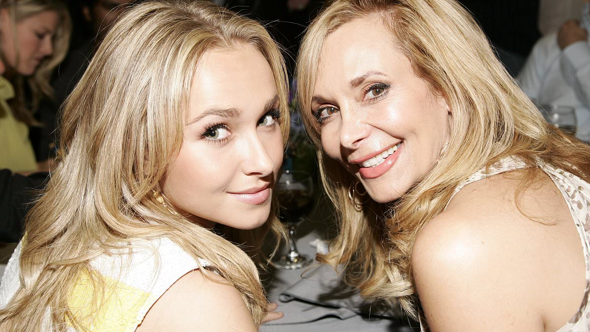 Hayden Panettiere mother's stage mom confessions: Truth about 'pep pills' at age 15 1 2f8834867d3e3f9083efaa741ffa85465c7e34d10b7916ea0be6b9592a4986cc