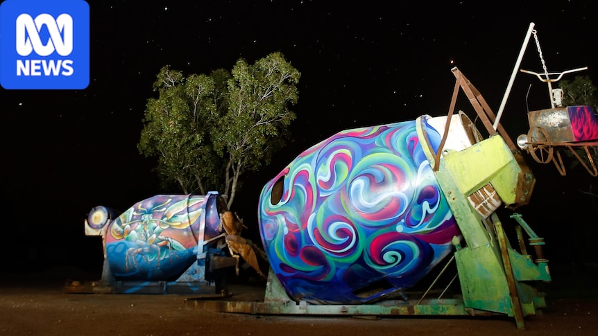 Street artists turn rusting opal machinery into outback spectacle 1 347285b168d6d83cb99d6652d170f33e6132dcfbc42f88a9f13cbfc1d025b8ed