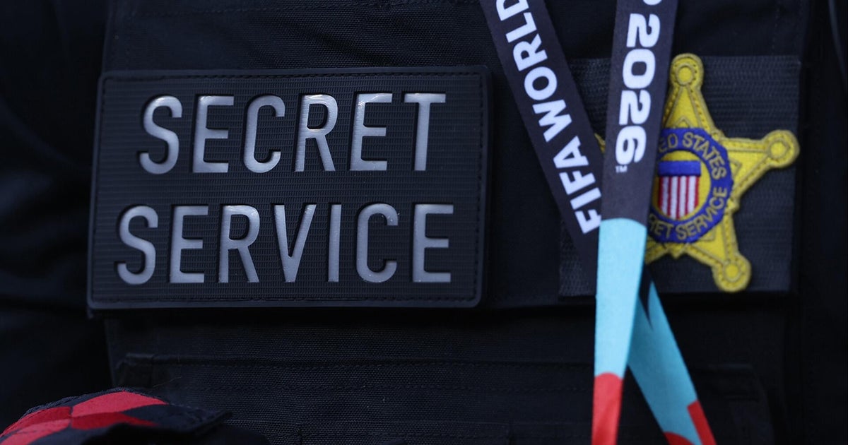 3 Secret Service officials put on leave amid investigation into "potential misconduct" 1 3ad91392b0efab2203b3b5b0bb892d66801b9bae3810a0b1cfcc0d1cdeb1309e