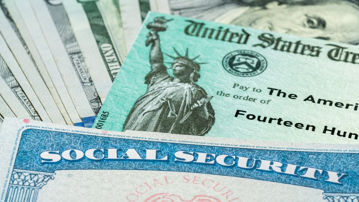 Fears grow over Social Security cliff edge that could see millions of Americans lose $500 a month: 'This train wreck is going to happen' 1 3b56dda550594f01fdff167c04651ba14723382ba89ad48223e30f1b5321c517