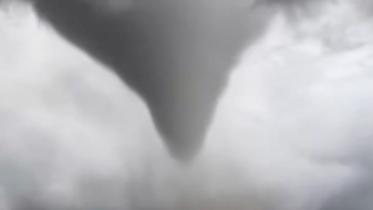 'Destructive' tornado rips through southern France posing 'threat to life' 1 3e84a578f54e0642a4ee5b611325a81bd9b63a01cd05c86780ffdfacd9f0c9a0