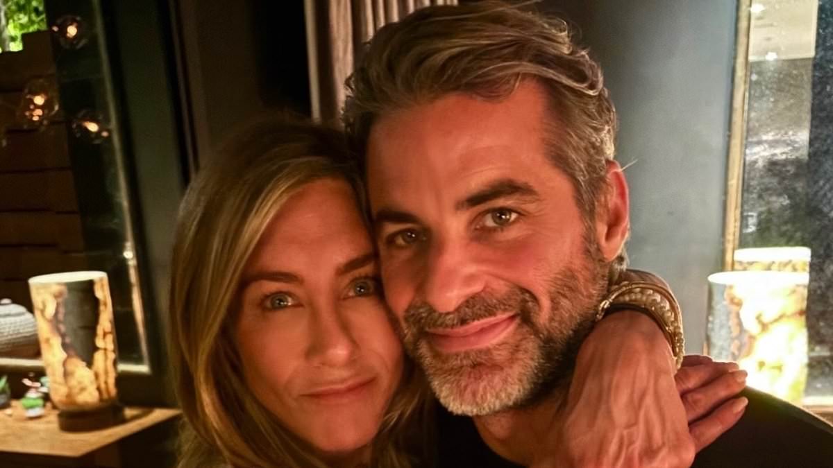 Jennifer Aniston's boyfriend Jim Curtis gives rare insight into their relationship in new interview... as the couple prepare to make first public appearance together 1 464b6e10ebadb618038961c733ded110e9c693603d3ae914ac0f77906b282dd6