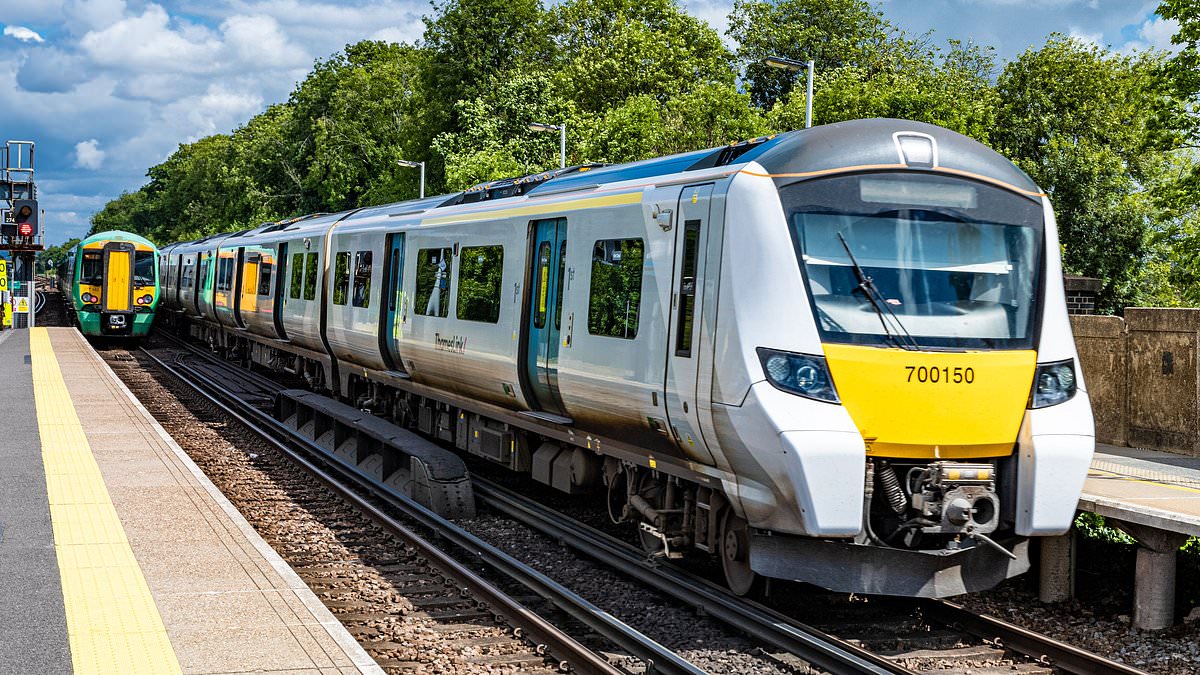 Good riddance! Thameslink to replace more than 60,000 'ironing board' seats from next year 1 465b83461201de9cb851b9c001235f7f3d68a2f434ae1c5e0c0528ddbd25cc3b