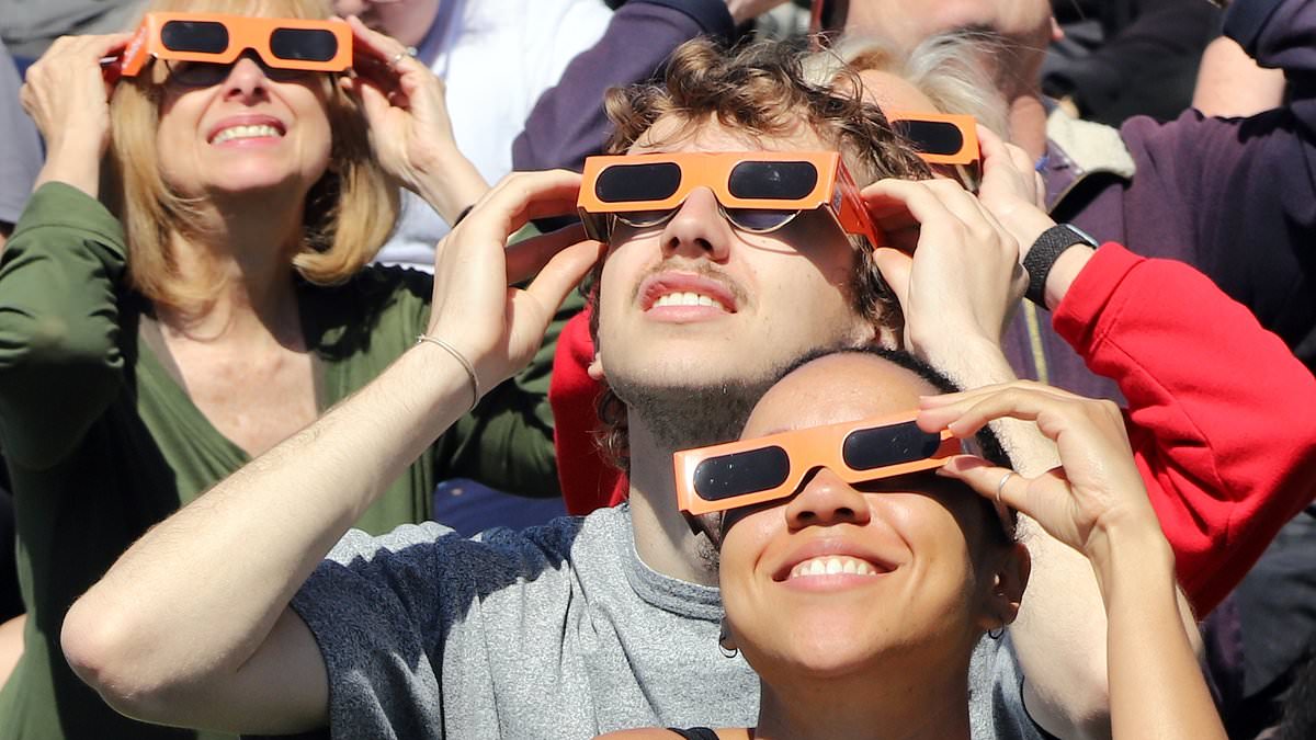 Sky watchers rush out to buy solar eclipse glasses in time for phenomenon as high street retailers sell out 1 4e5bd58735653892b907609a137b84ab36872820d8610ac47fab473acebab1bb