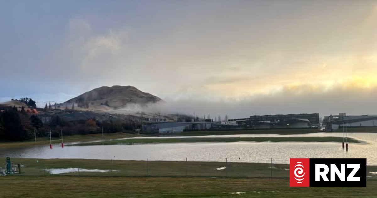 Queenstown residents evacuated as flooding, slips threaten homes 1 544076148126d2085ce11ae19f6f42f9cabc72f8b07e9aa5afc610e94b0c6090