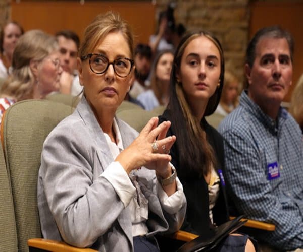 Darline Graham Tests Name Recognition vs. Inexperience in S.C. Primary: Few people have anything bad to say about Darline Graham, who was catapulted from obscurity last month when she was appointed to replace her late brother Lindsey Graham in the U.S. Senate. "I think Darline's wonderful," said Kathy Bustos of Mount Pleasant, after attending a... #DarlineGraham #LindseyGraham #SouthCarolina #USPolitics #SenateElection 1 54fa51e3844e8763e22d26a20620d1fce6b05a1d