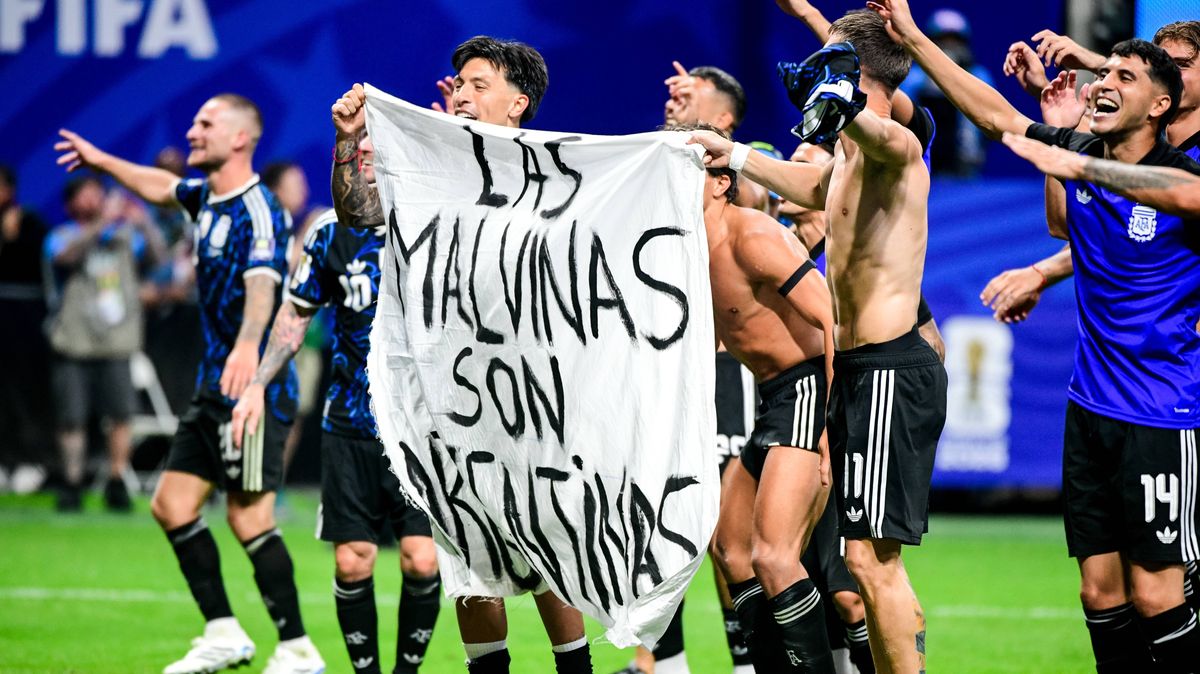 Argentina announce national holiday to celebrate England win as Falklands banner plan emerges: Argentina beat England in the World Cup semi-finals this summer and controversy followed after players celebrated with a banner referencing the Falklands War #Argentina #WorldCup #England #Falklands #Football 1 57d91f99ac1568fce8d11cd12382303f54510f61