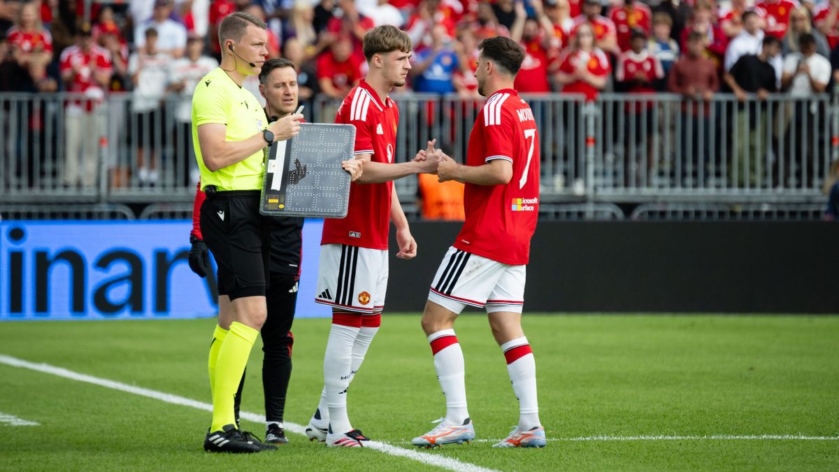 Michael Carrick delivers Mason Mount injury update after cruel blow vs PSG: Mason Mount lasted less than 20 minutes in Manchester United's pre-season friendly with Paris Saint-Germain on Saturday, pulling up on the pitch in what could be a major injury blow to Michael Carrick #MasonMount #MichaelCarrick #ManchesterUnited #PSG #InjuryUpdate 1 59deb2528c129798da00f725315825998fd406c7