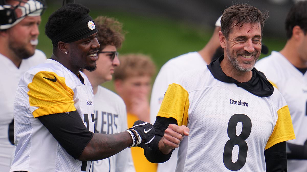 Pittsburgh Steelers rookie risks the wrath of his quarterback Aaron Rodgers with harsh podcast dig 1 5c6f9bc43c453bacffd2addb7f334a719fb480eeaa5684f3af968c5b1b47beb6