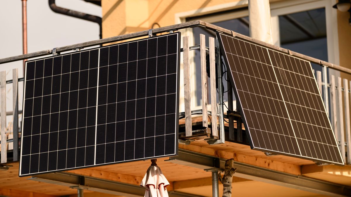 New plug-in solar panels could cut energy bills by £150 a year without rooftop installation 1 632e1a07f9c9b567ade703ea4384bb7d7bdf50d5da5b15af351a601a0d683386