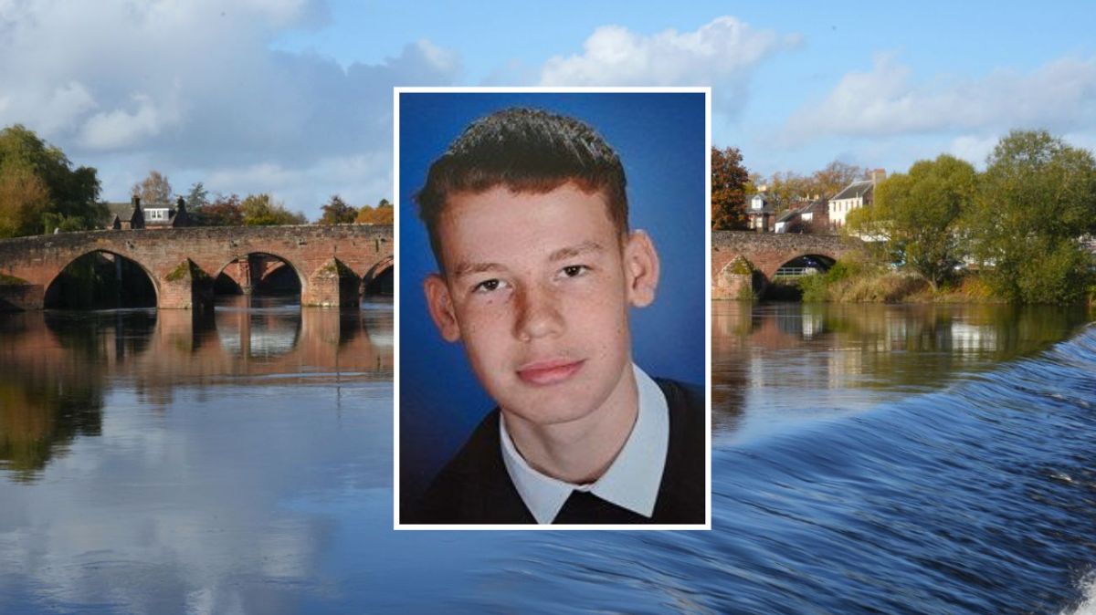 Teen pulled from River Nith after 'collapsing near water' as family 'devastated' 1 67d1af711d7794525d3b414acf5d40ce585b1e8b71210e91b5a8550356aac3bd
