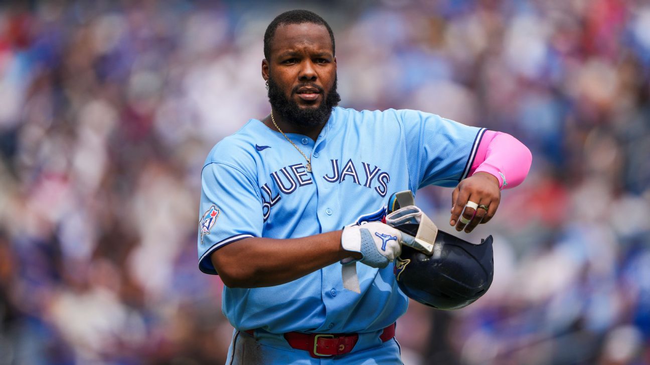Vlad Jr. evaluated for concussion following collision 1 6b4646d08ede9584a6506b1a98b01bbb08eaa0de87594e273b5dedfc8f846de9