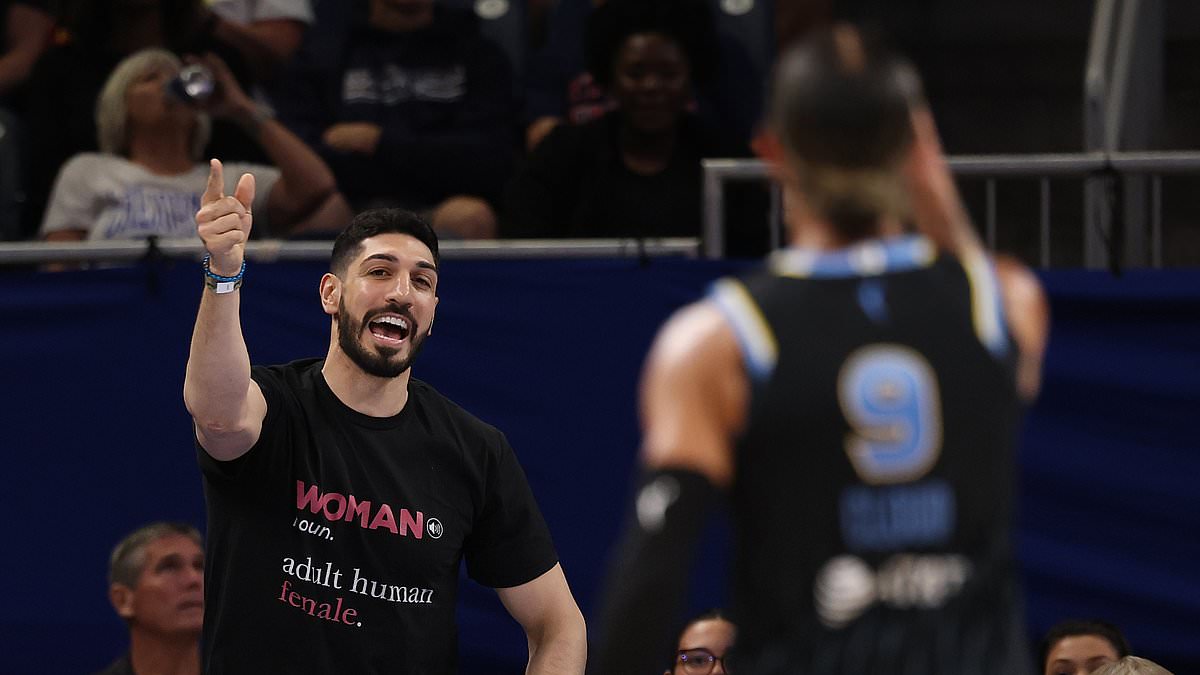 Dave Portnoy and WNBA coach lead furious backlash against 'absolute clown' ex-NBA star after he is ejected over courtside clash with Sky player 1 6e47ac24e08d9f884616e5aa3d73de614d08dddb8ed7c6d1e53a3a54184ccd5e