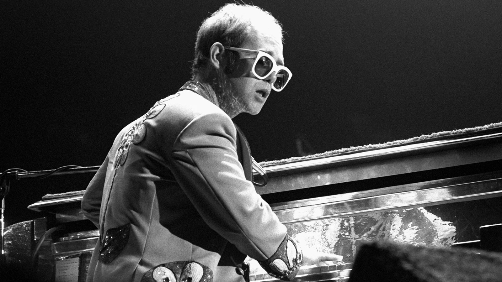 50 Years Ago Today: The New York Times Calls Elton John ‘Wallpaper Music’ 1 71e32f2998d32077f91a6b88491430782bd3968384405c871b43a73bff7e7533