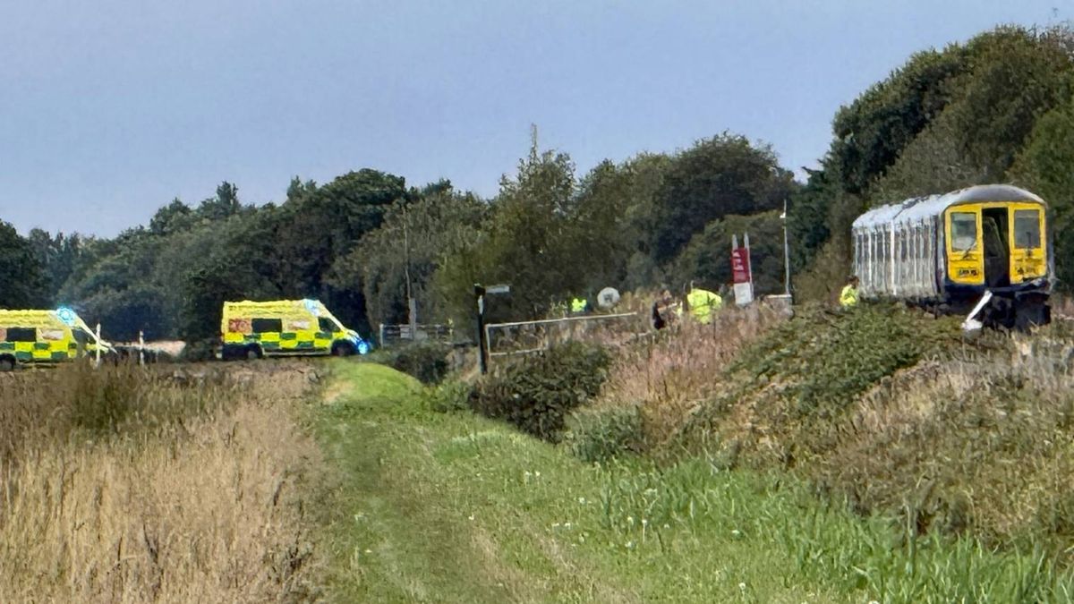 Major incident as 'train hits vehicle' in West Lancashire 1 7692a5d8932446dadb1d2cca89fd20d9a35094d5c8ea9989b11d17a858712ad7