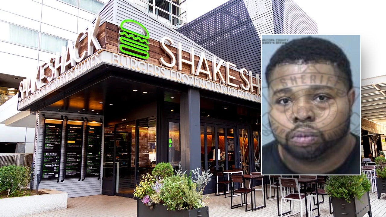 Shake Shack worker allegedly calls out before robbing own restaurant, returns in uniform 2 days later 1 797f78b12a00ca87a23e724ac4a4a89f18d04159df08d326257e6761a0d60b2b