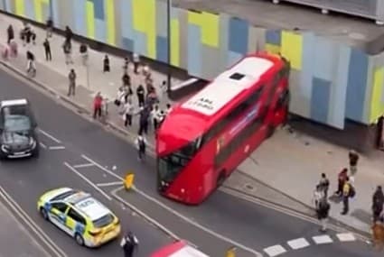 Pedestrian injured as double decker bus crashes into building in busy London high street 1 7e46f670a46e9e964ac56fa8a28c5428b57375d7c1eace17ed6cc8add3c60c11