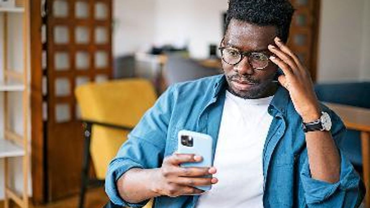 Dear Coleen: My flirty ex keeps texting and I fear it could all blow up 1 8353dcfa960f44b33e9c5c355948c123724b983b3674f9e63ac05cddbc12aa76