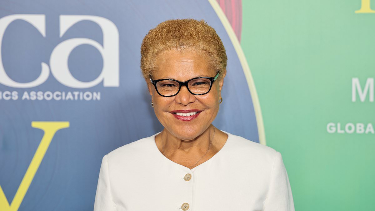 Woke Los Angeles Mayor Karen Bass orders cops to stop cracking down on illegal street vendors 1 9e3abdf8d565d7d7f8c1ceecd045ce6b98973d7a318fa453e46d73506121c9f2