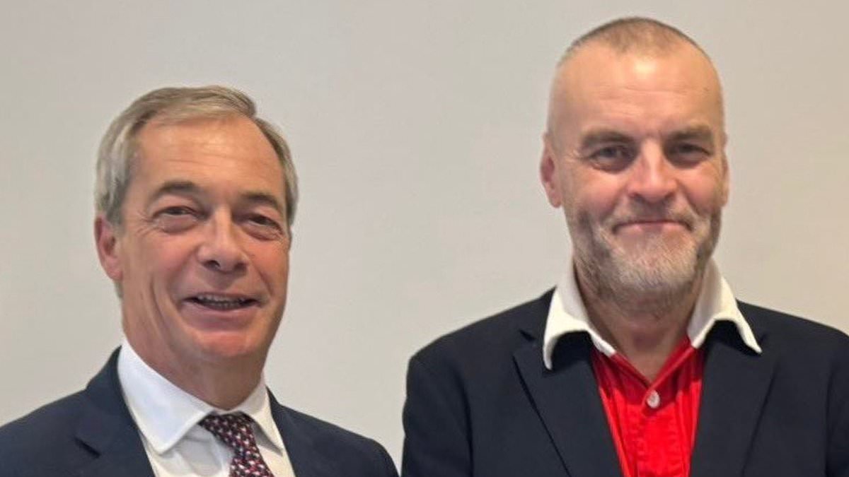 Nigel Farage is urged to pick a side after Reform infighting intensifies 1 a2a79f246486daed174ea852be1395b121491e8a7b967324ee32aab276fe12b2