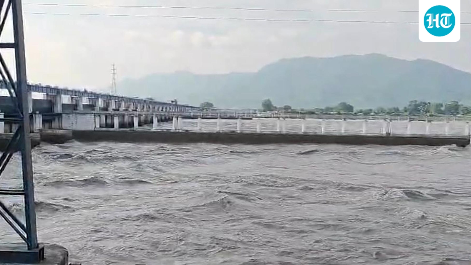 LPG cylinders, tyres, and wood: Debris from Nepal floods choke Gandak river in UP 1 a2e9d1e720f0af51d9871c90bf412a058e9df74befcc0c2b04eac8ce846d28f4