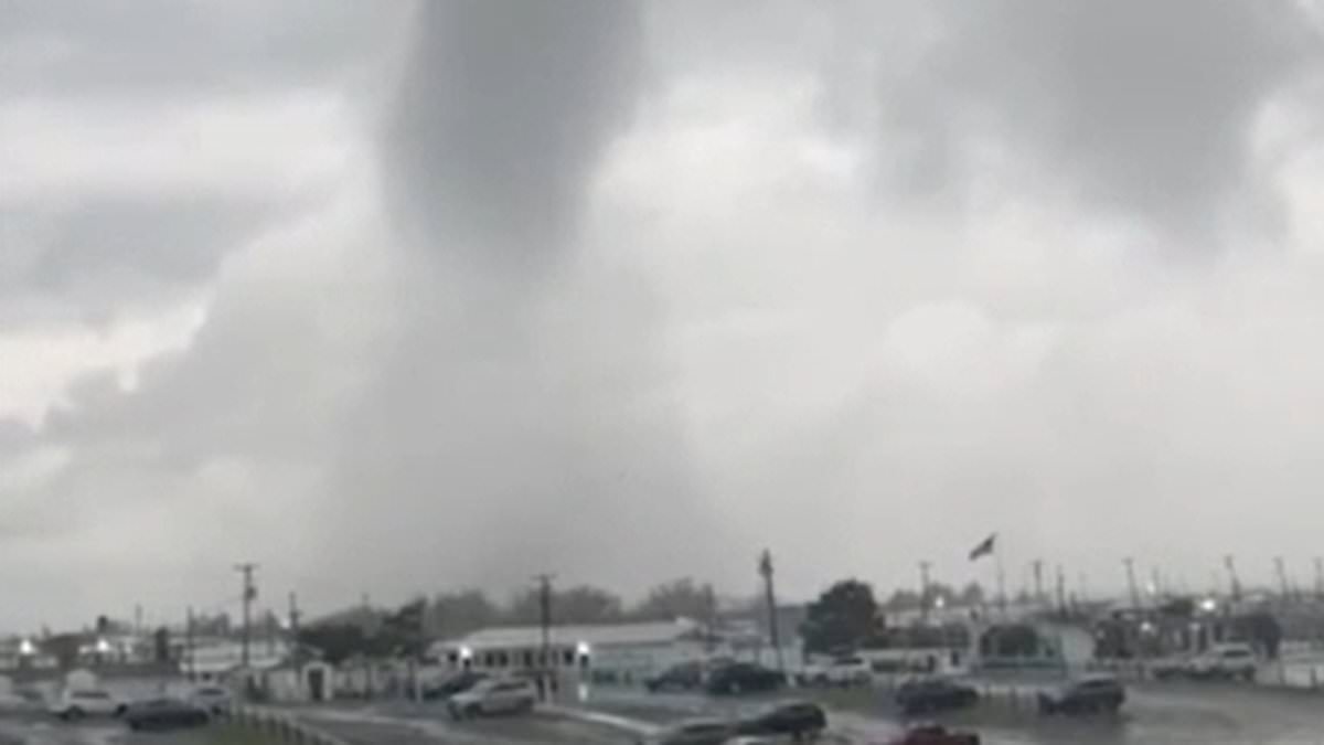 Apocalyptic waterspout in New York as three of America's biggest airports crippled amid TORNADO and flood chaos 1 a34a4eb32aad026aa92901bf94f775b99529e8a2a41cc4d2887377ab29e69174
