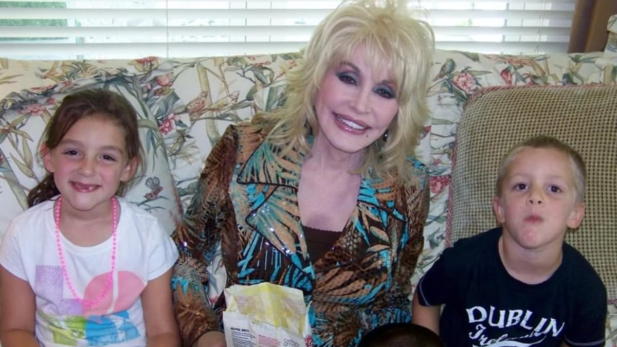 Dolly Parton's niece honors her 'granny' for 'loving' her like her own child after superstar's funeral 1 a872c54ab6de9fcbde2f1b63ce6005e8ab93056a0e6cb12344da78c6c69da80e