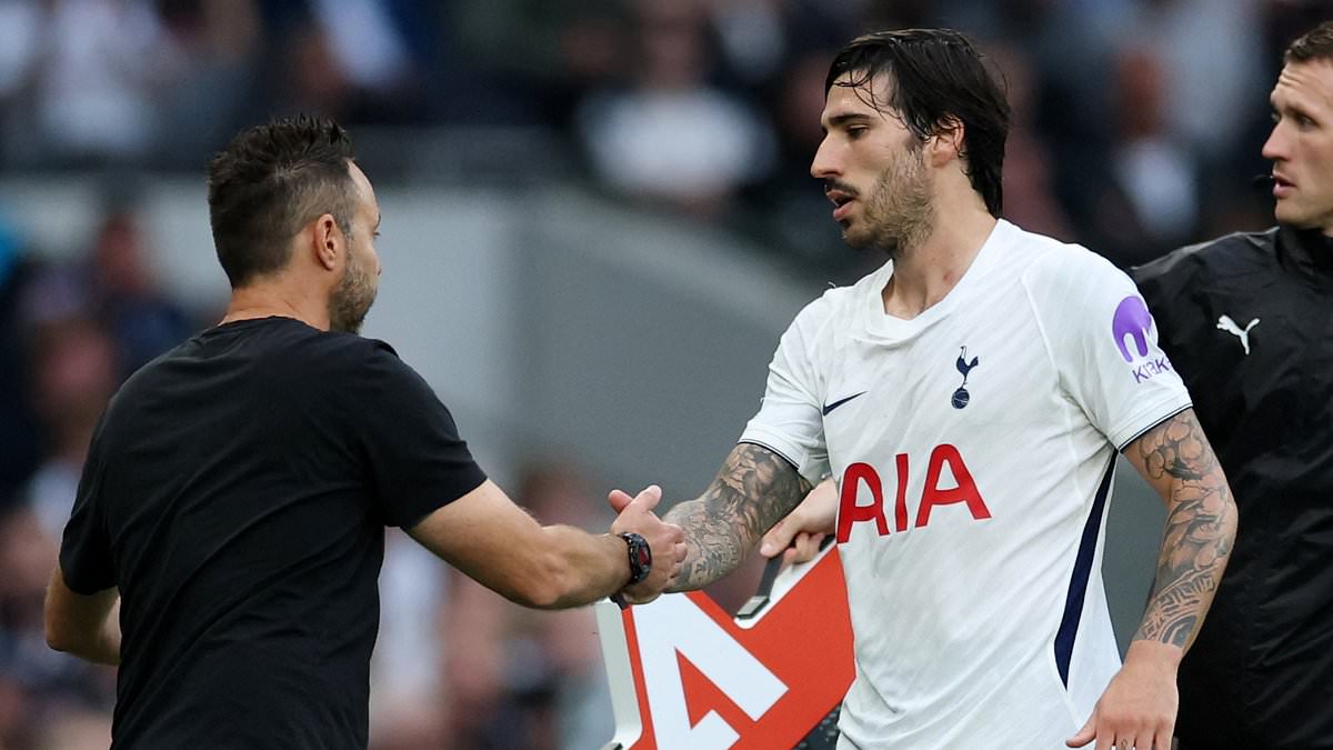 Newcastle fans revelled in Sandro Tonali's exit after £100m man was hooked... and his replacement Nico Gonzalez looks like twice the player at half the price, writes CRAIG HOPE 1 a91bcce7c979543b20a66b1f6f326f0a850eabf7dc14dcc9eb22c453eb6b5851
