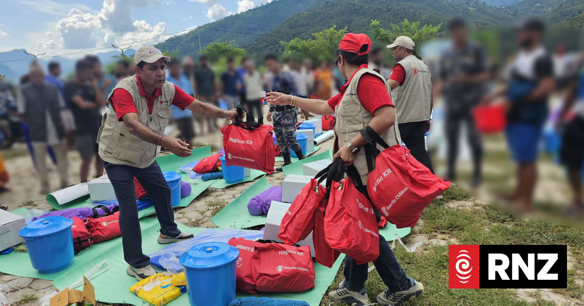 Nepal floods: Save the Children reunites 69 children with their families 1 b3cabbaa92fc2f41c1debfd82a42af84fdd45a24853bf87d1d36b41f735ca68e
