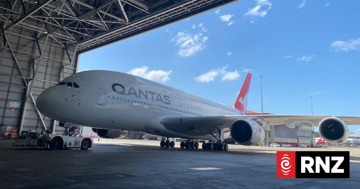 Mechanic left maintenance light in wing of Qantas jet. It was two days before anyone found it 1 ba2c6378c545200c36fabc171f89cae5409591a62b3b6c58f1e8f8a4c62cd655