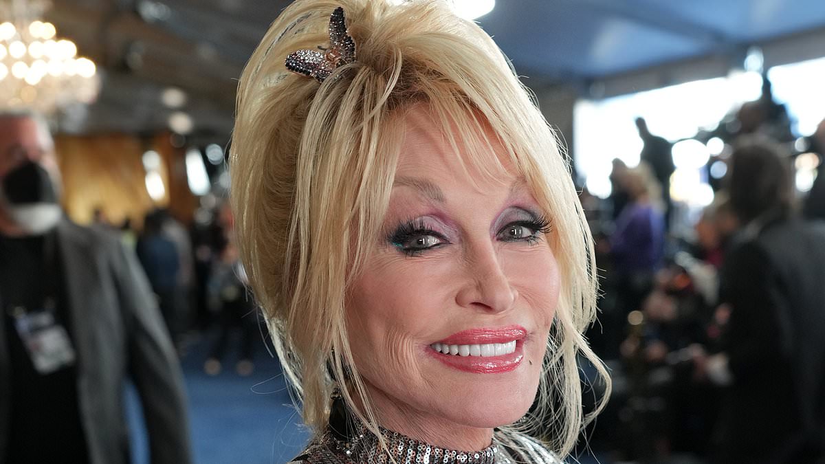 Furious Dolly Parton fans tear into Mississippi mayor after he opposes lowering flag for the late music icon: 'I'd lower it for Dolly before any politician!' 1 bab8abe47d975e2cba771416358a86009a4a123b2af24649becc7d516bc2cbcb