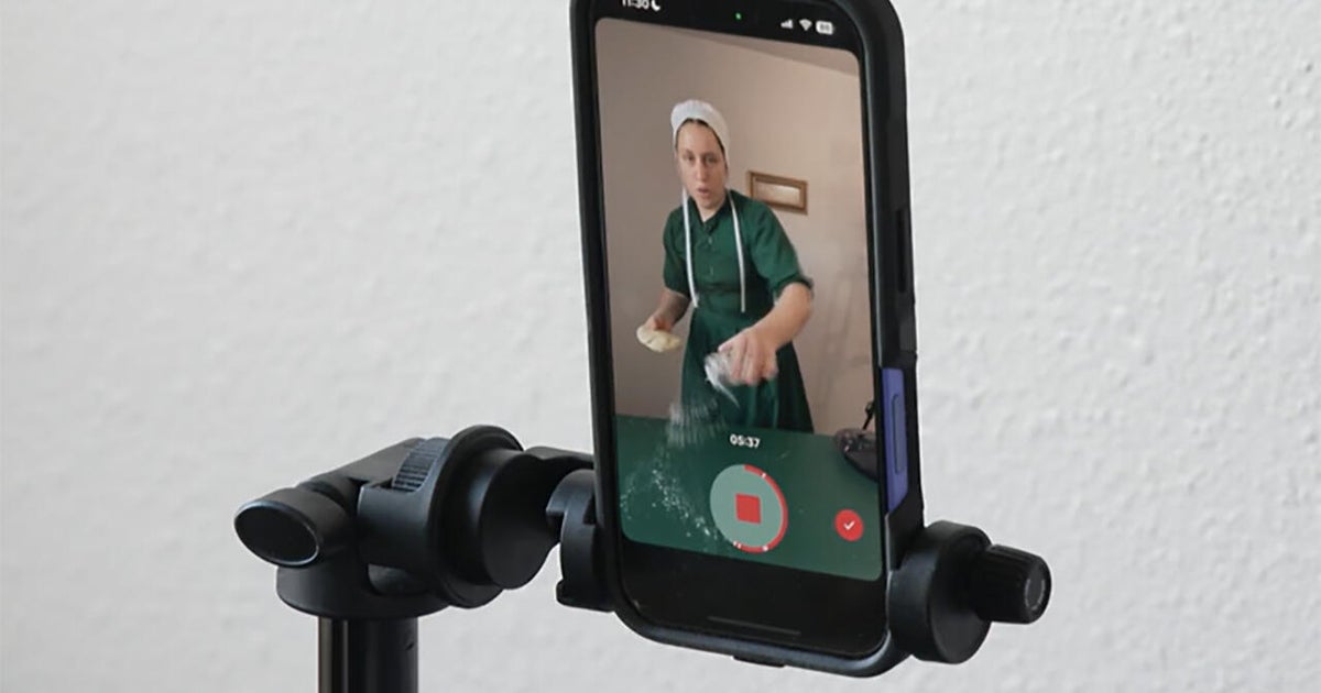 How Lovina Zook left the Amish and found an online audience 1 bb21247e7005d19889fd881ba892d3a64f52d3a359c3d78534106fce817000ca